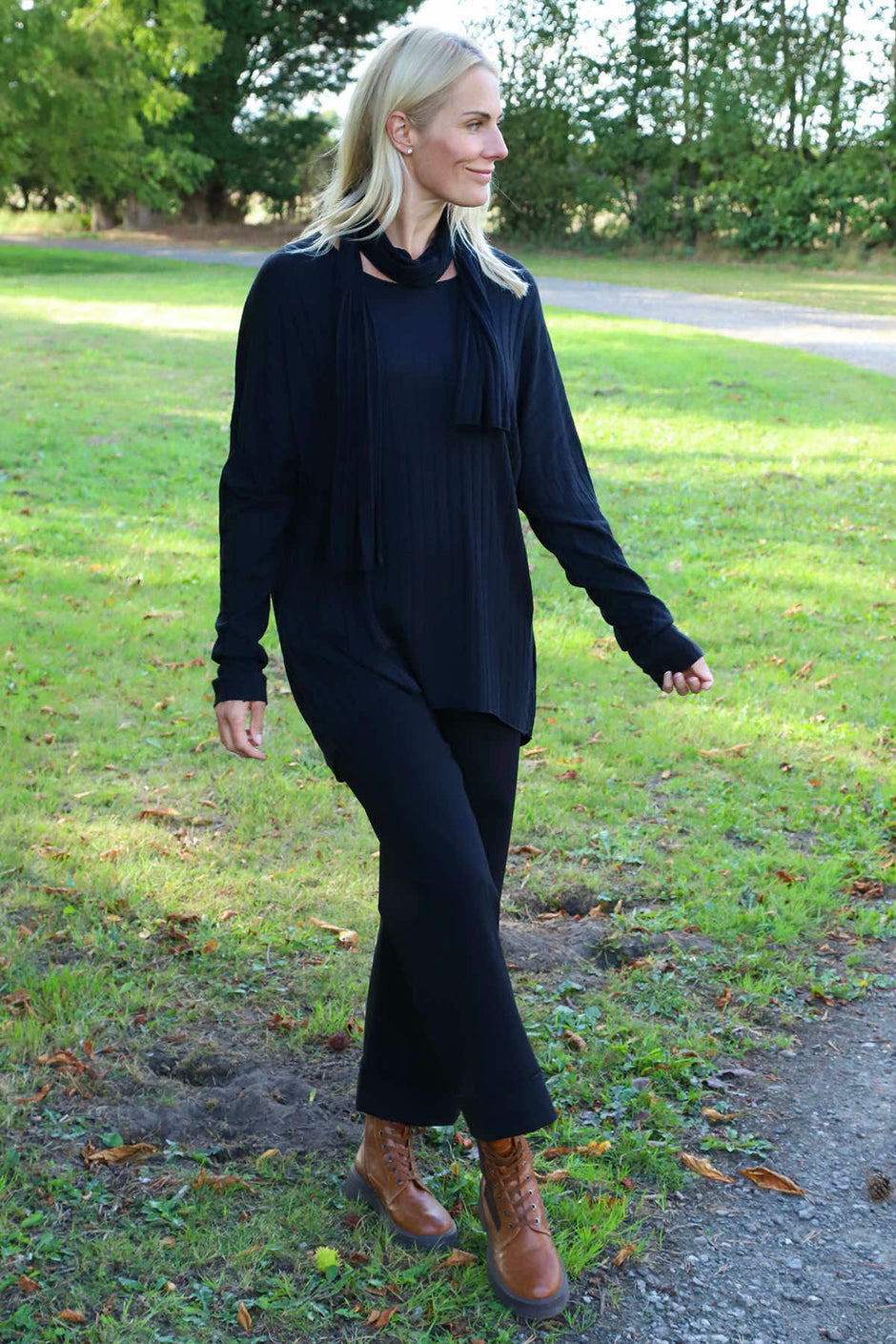 Santana Knitted Scarf Top Black