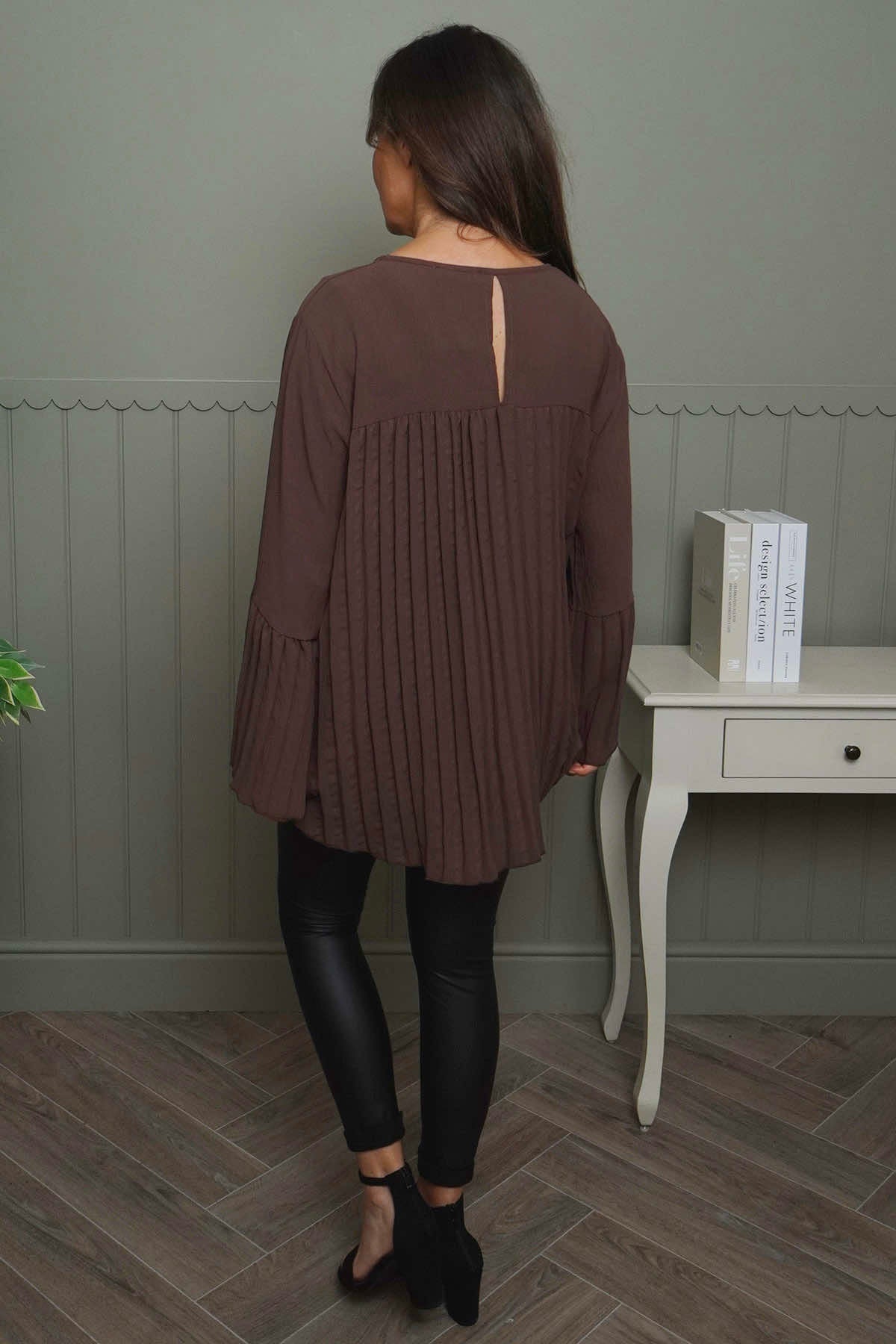 Wynne Pleated Top Cocoa