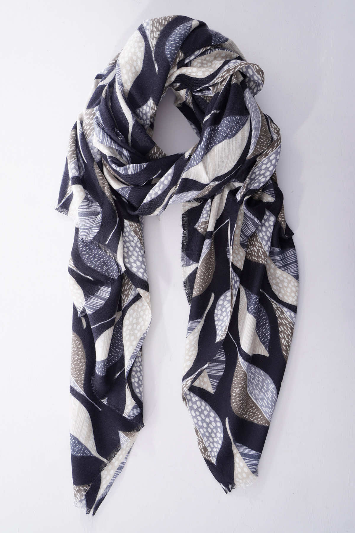 Triana Scarf Black