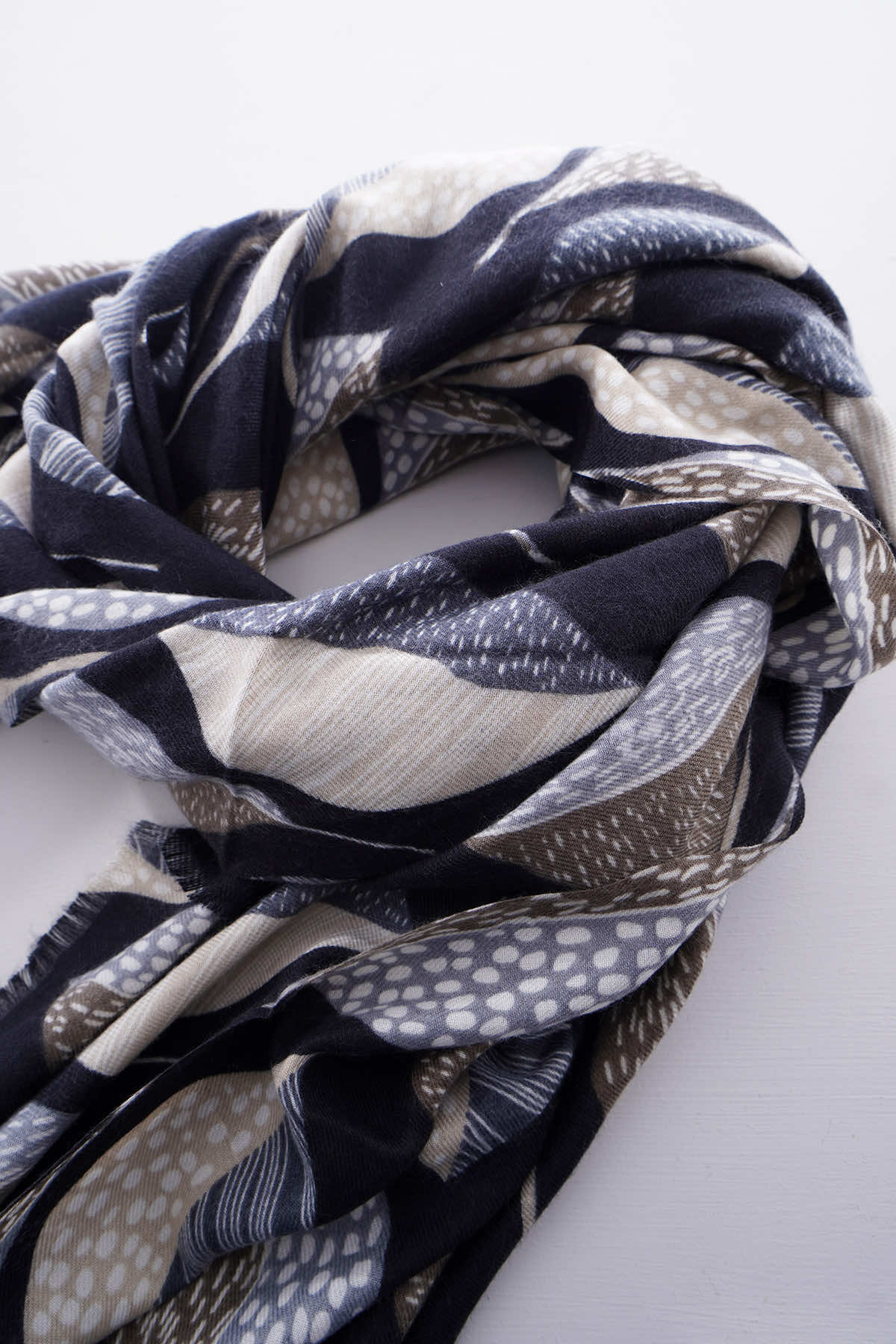 Triana Scarf Black