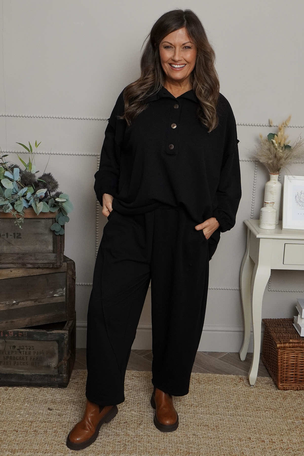 Yasmina Cropped Cotton Trousers Black