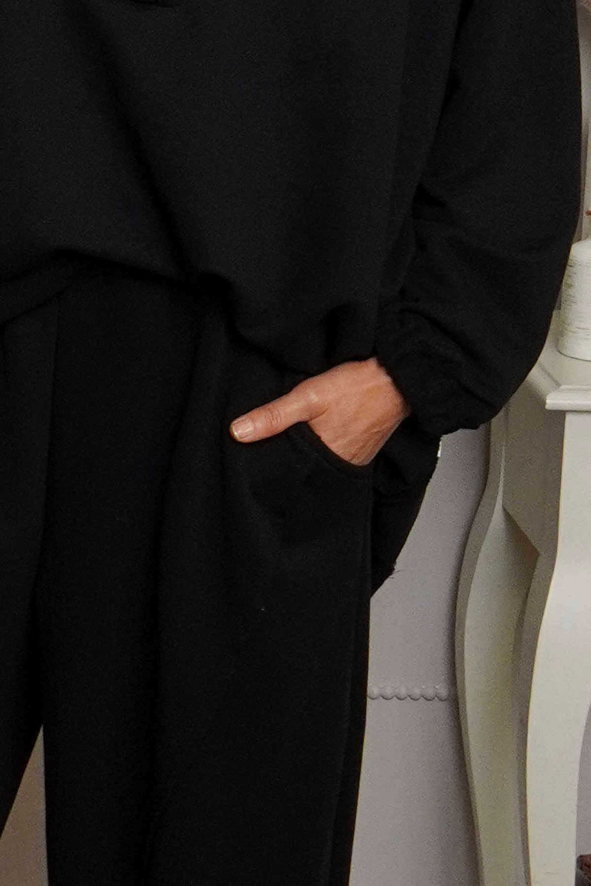 Yasmina Cropped Cotton Trousers Black