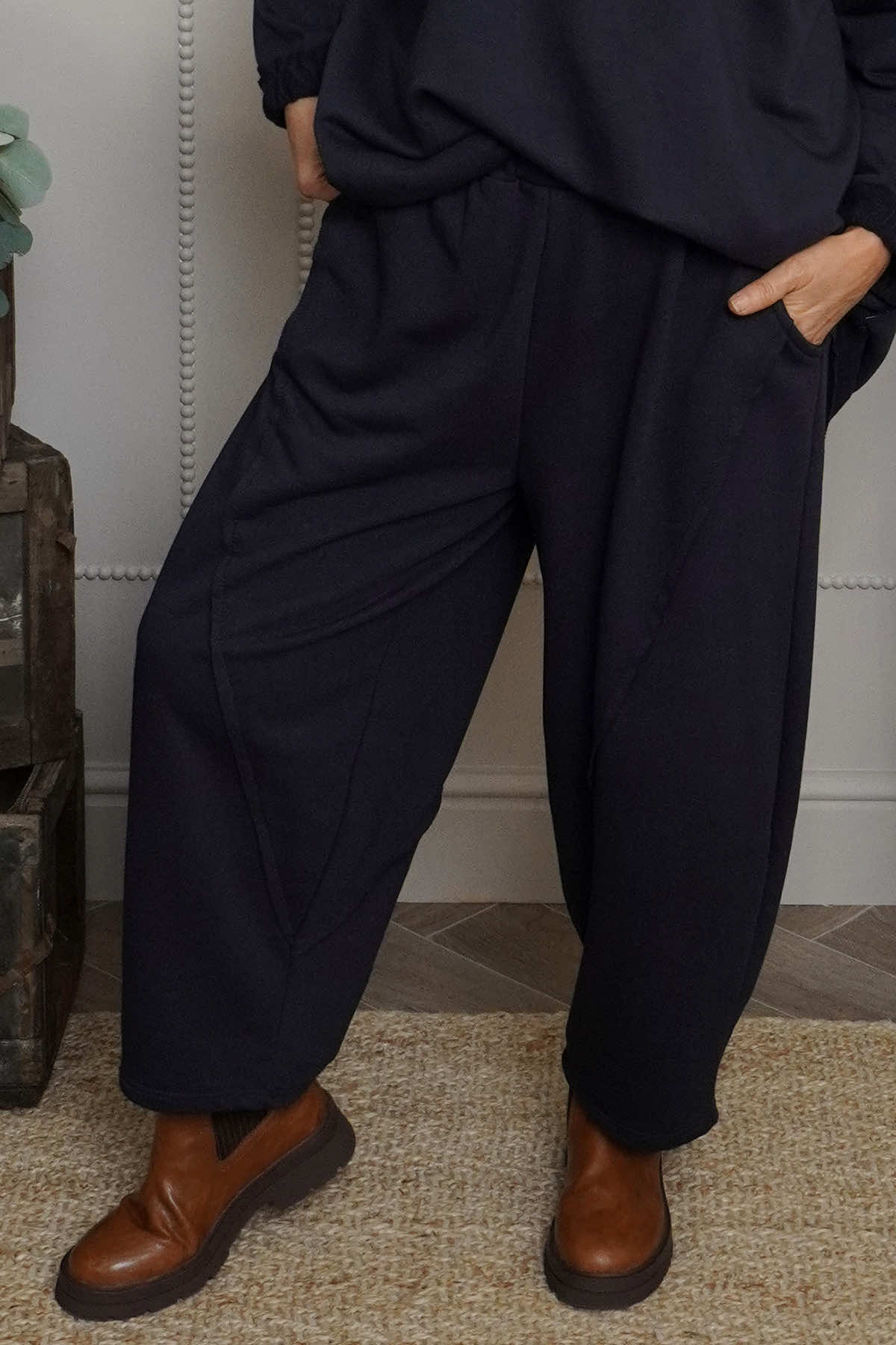 Yasmina Cropped Cotton Trousers Navy
