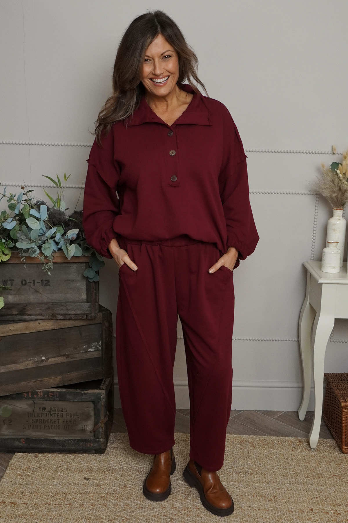 Yasmina Cropped Cotton Trousers Wine