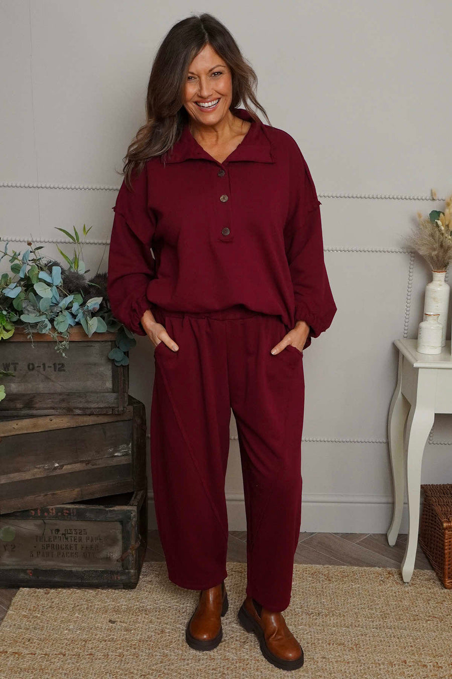 Yasmina Cropped Cotton Trousers Wine