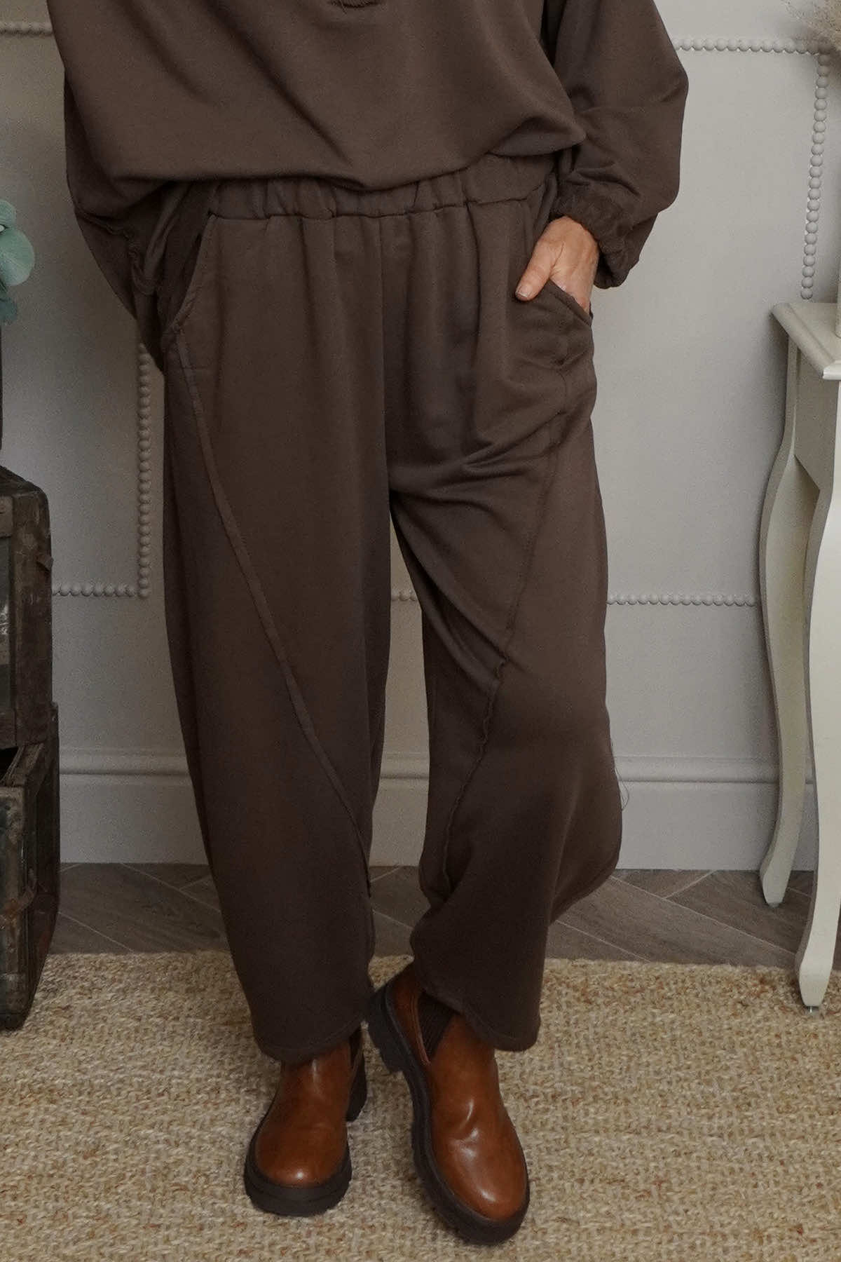 Yasmina Cropped Cotton Trousers Cocoa