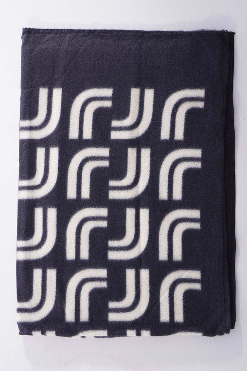 Serena Scarf Black - Image 3
