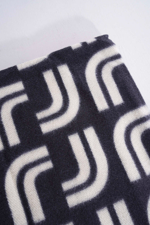 Serena Scarf Black - Image 4