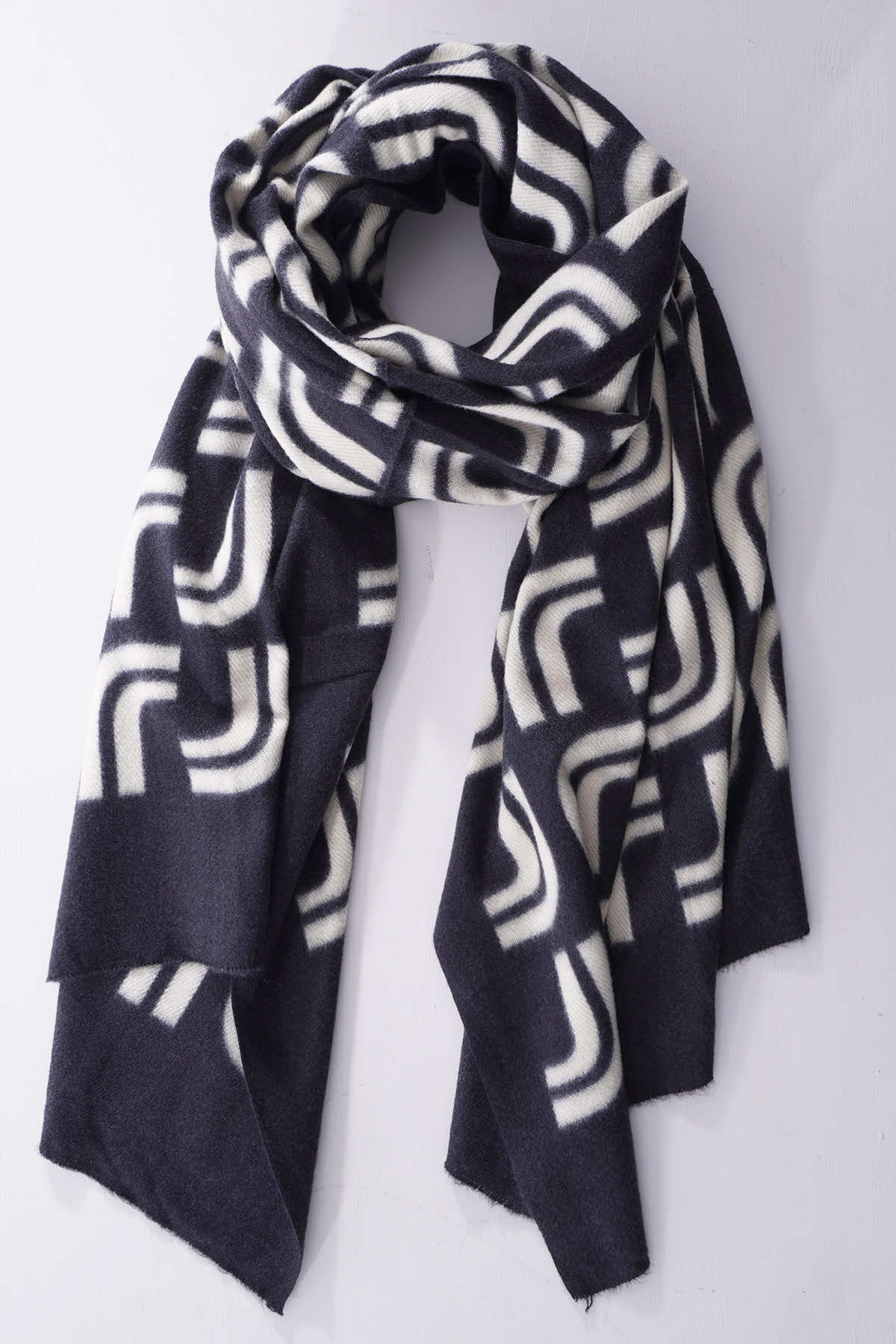 Serena Scarf Black