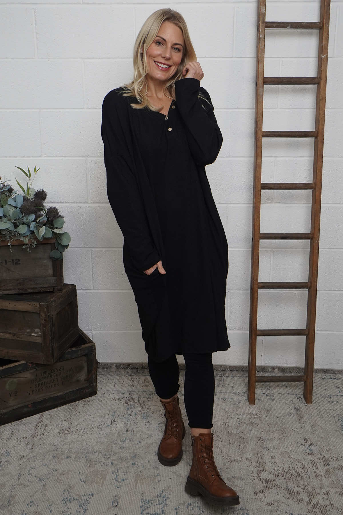 Linzi V-Neck Dress Black