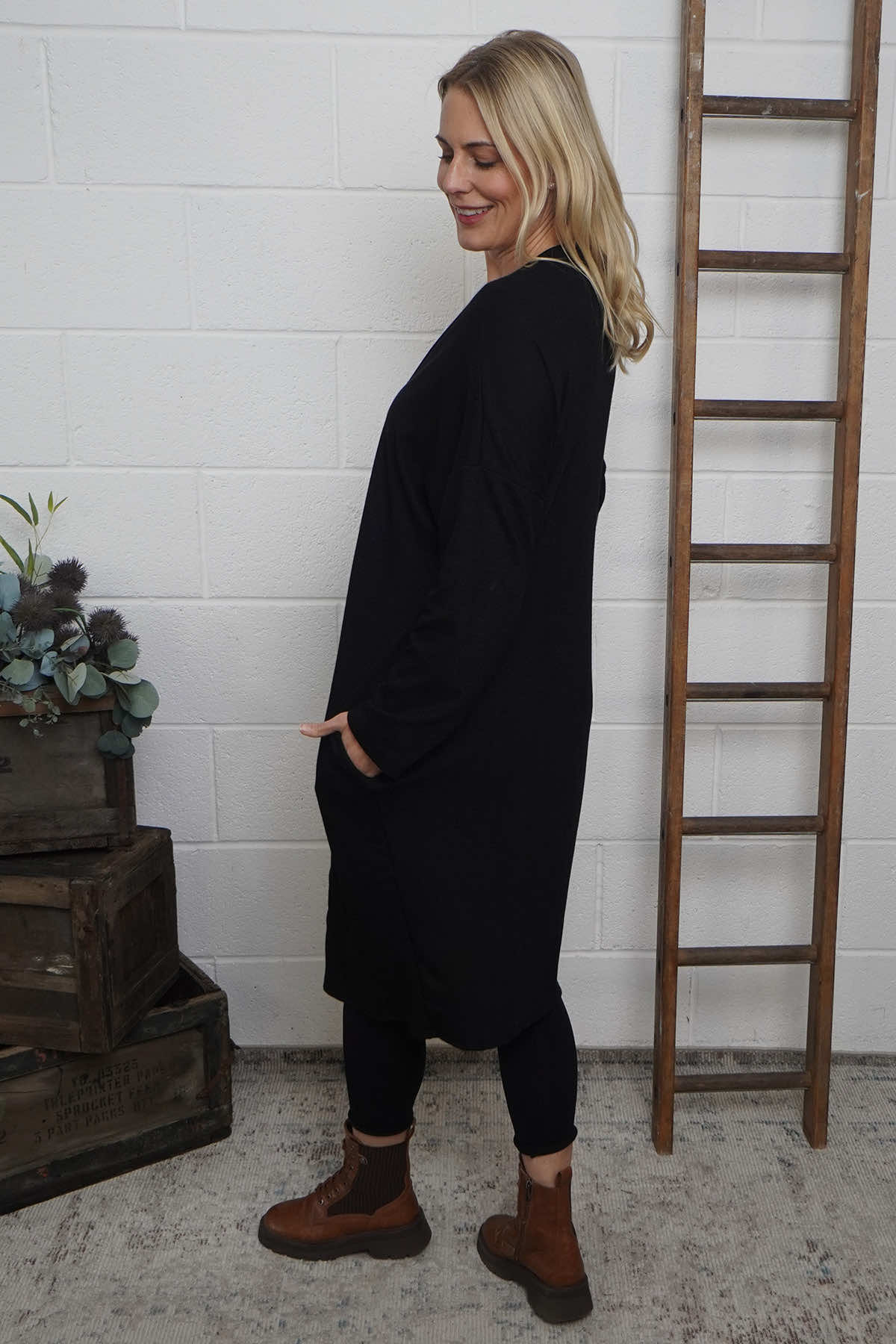 Linzi V-Neck Dress Black