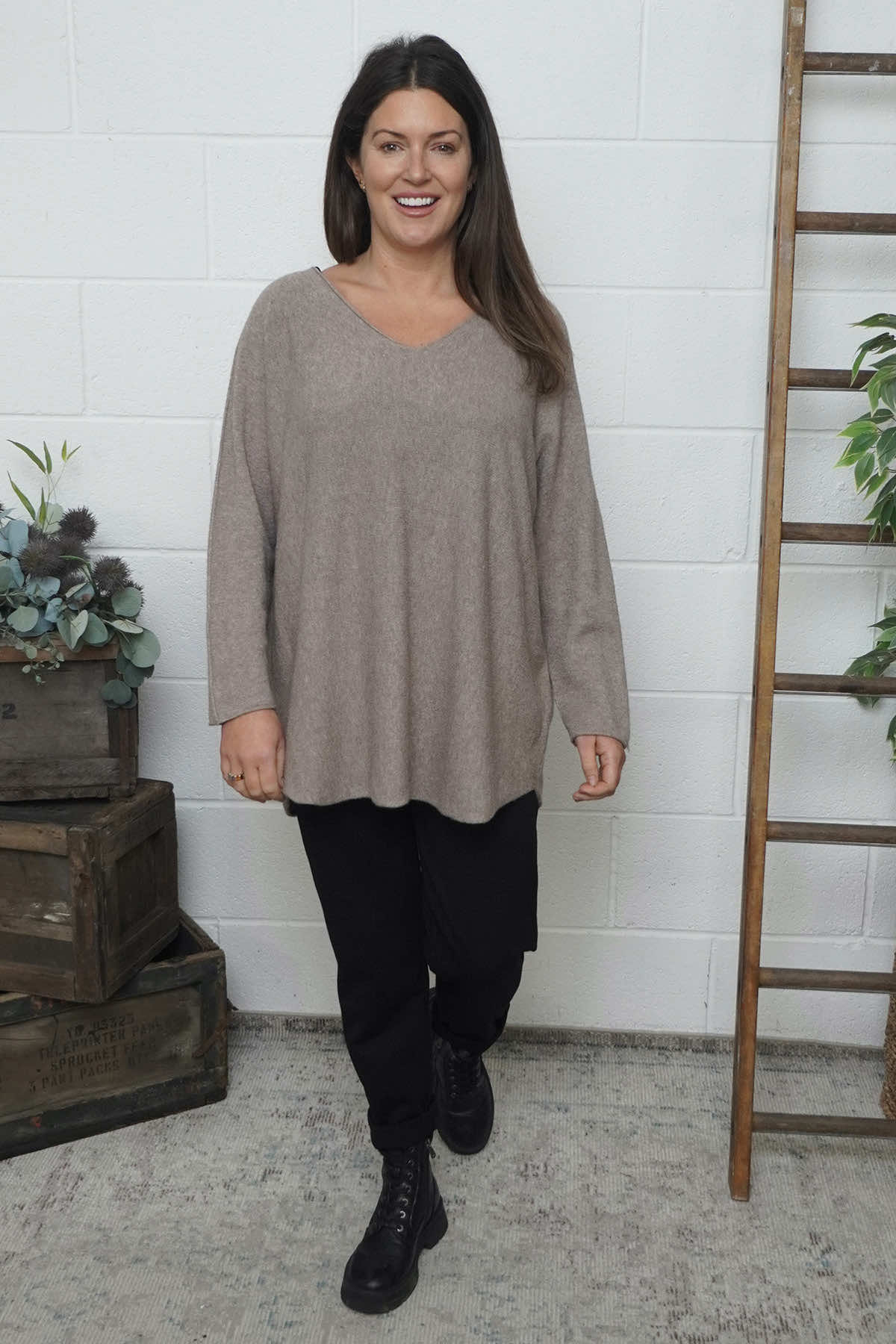 Lynna V-Neck Jumper Mocha