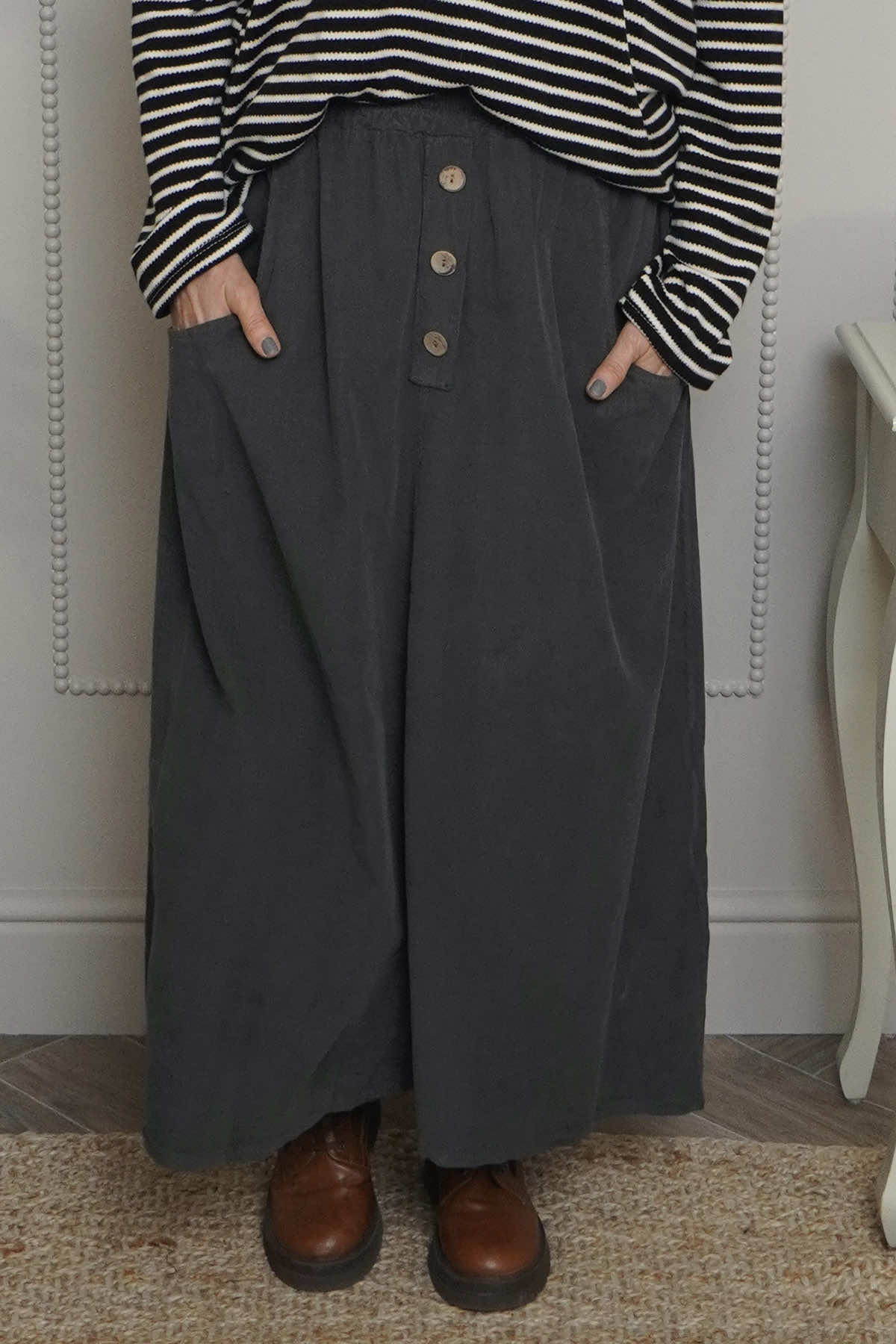 Zinnia Needlecord Skirt Charcoal