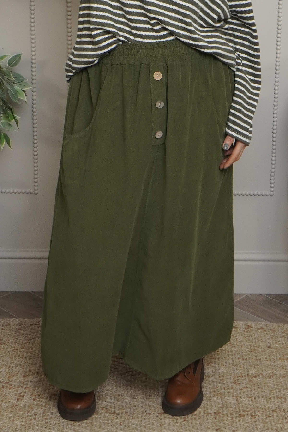 Zinnia Needlecord Skirt Olive