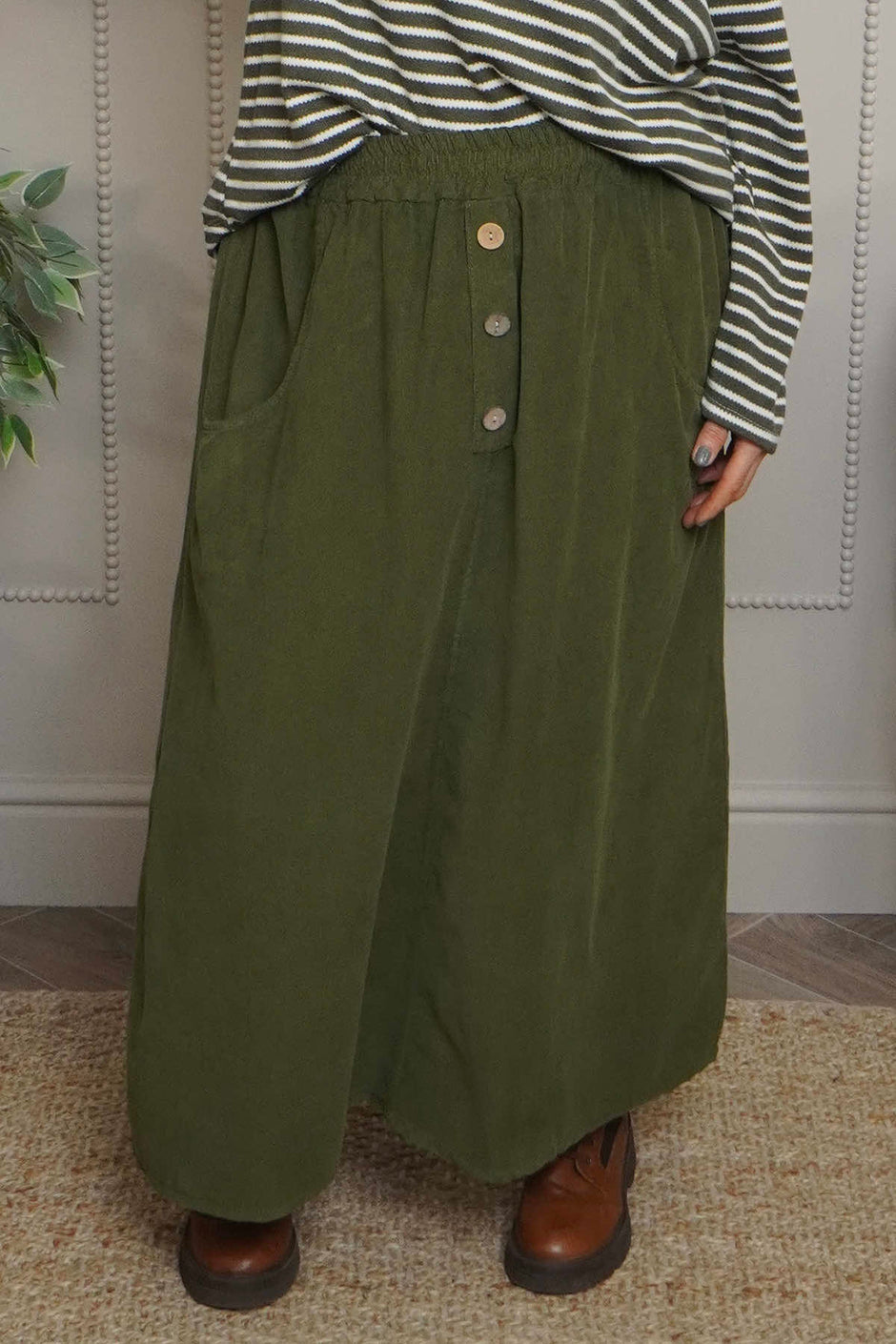 Zinnia Needlecord Skirt Olive