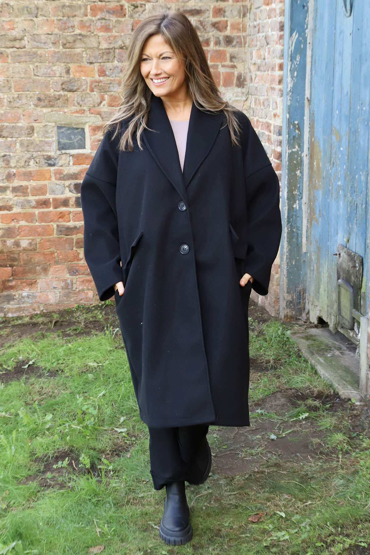 Helen Coat Black