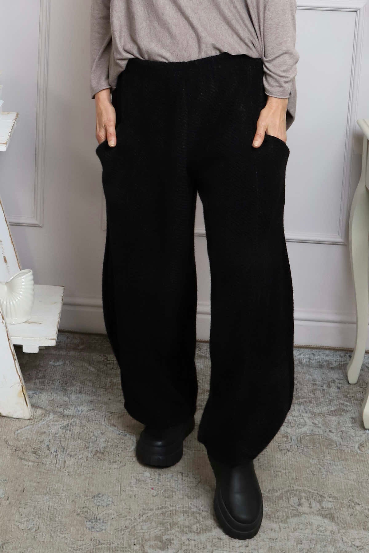 Isola Trousers Black