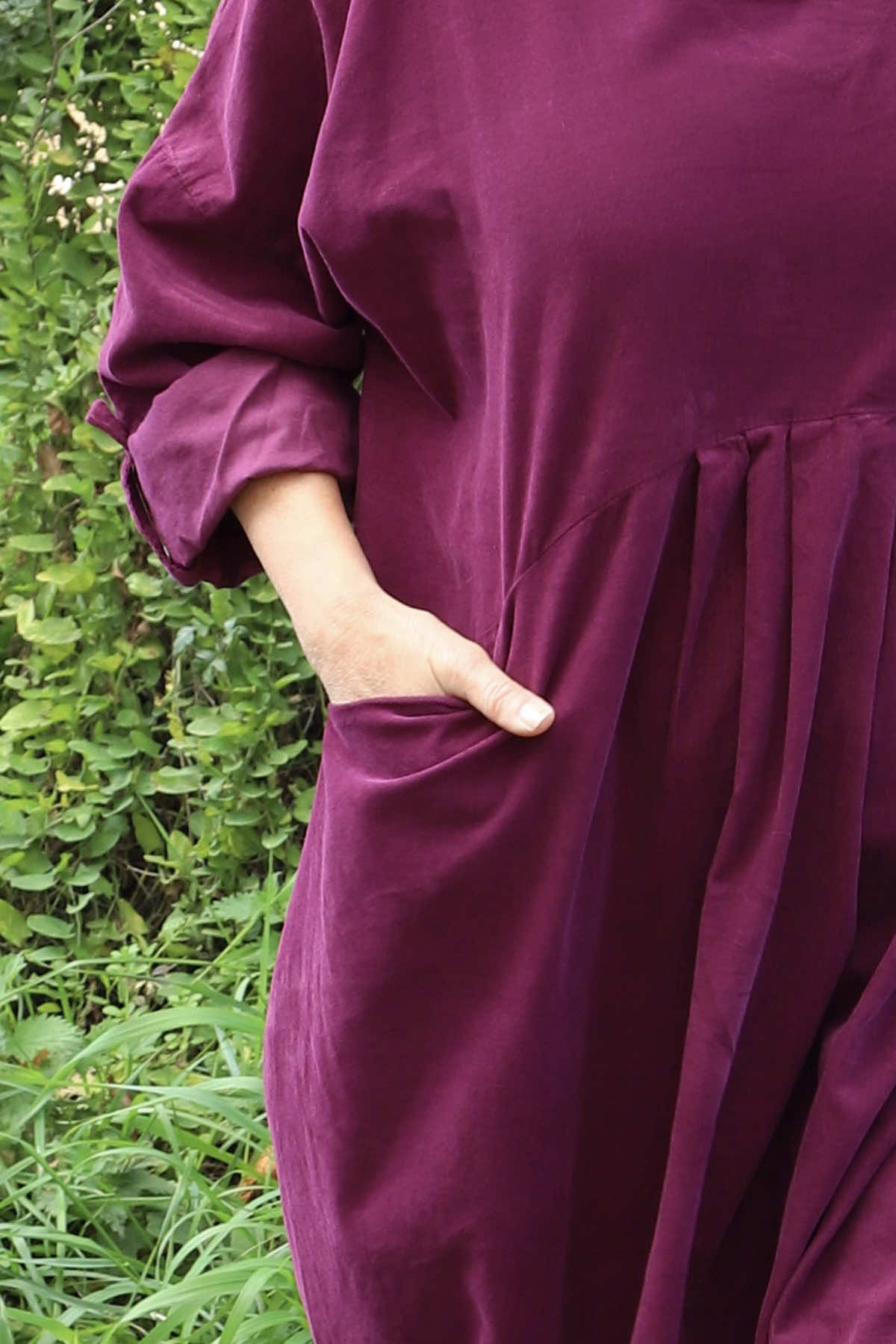 Dinah V-Neck Needlecord Dress Burgundy