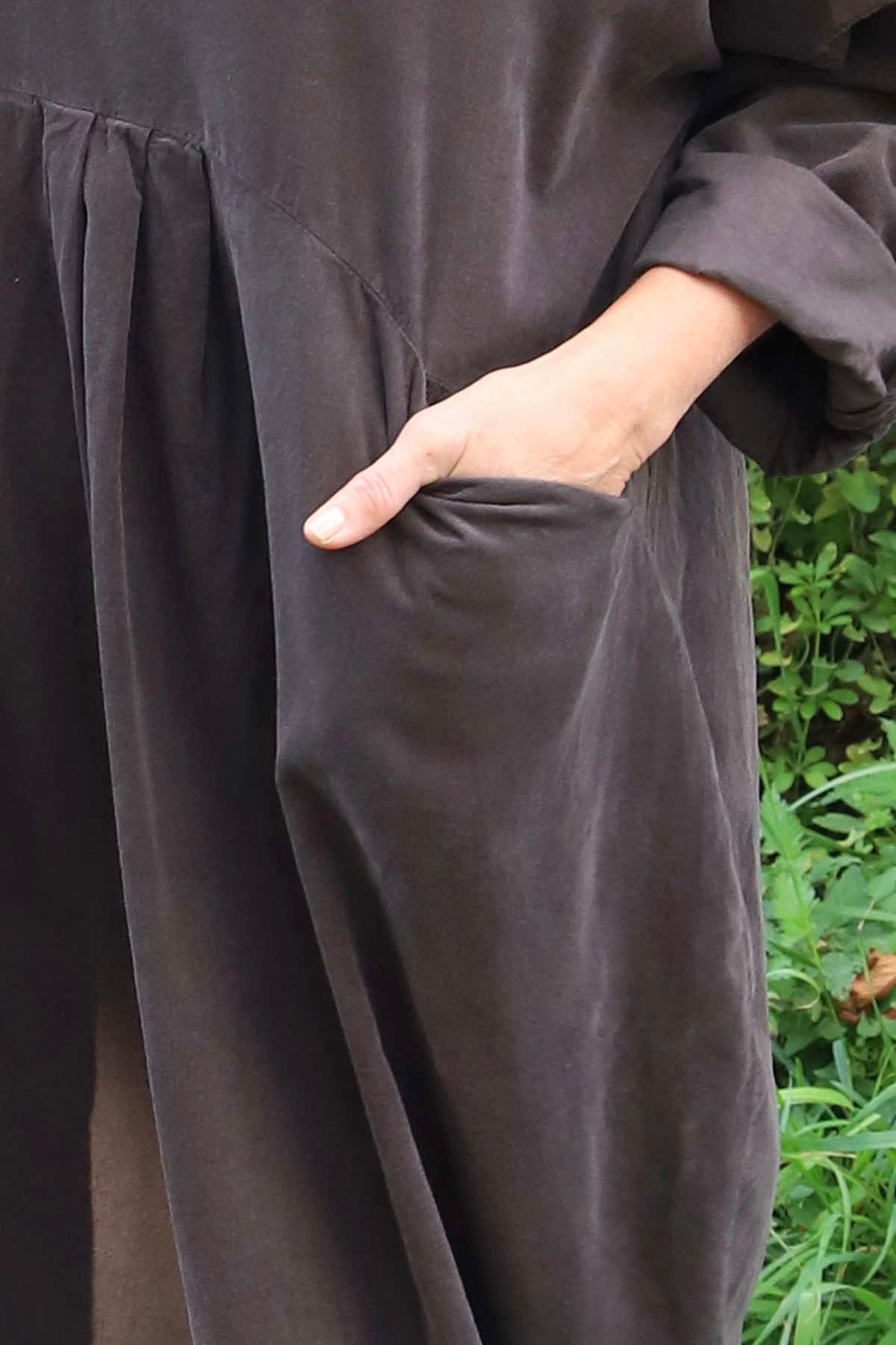 Dinah V-Neck Needlecord Dress Cocoa