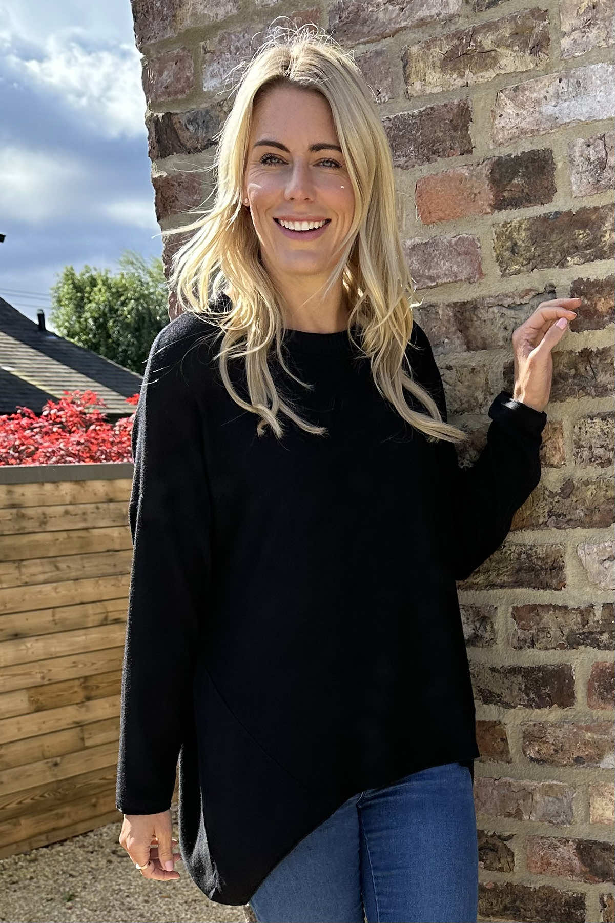 Tabitha Dipped Hem Jumper Black