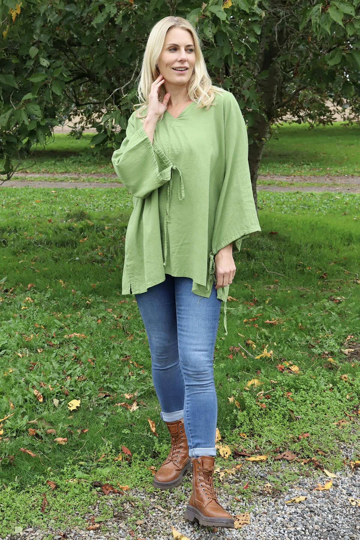 Nulvi V-Neck Linen Top Olive