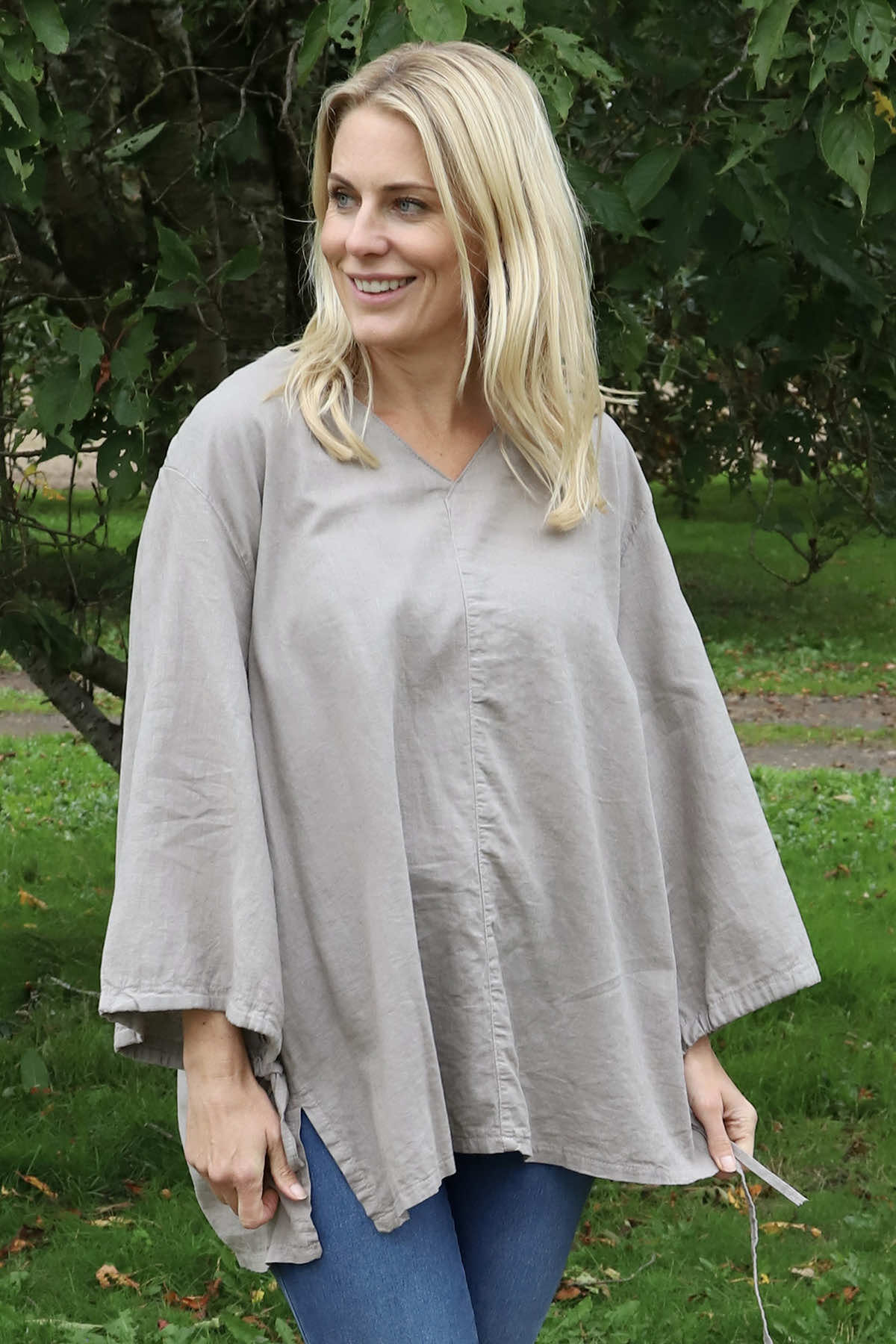 Nulvi V-Neck Linen Top Mocha