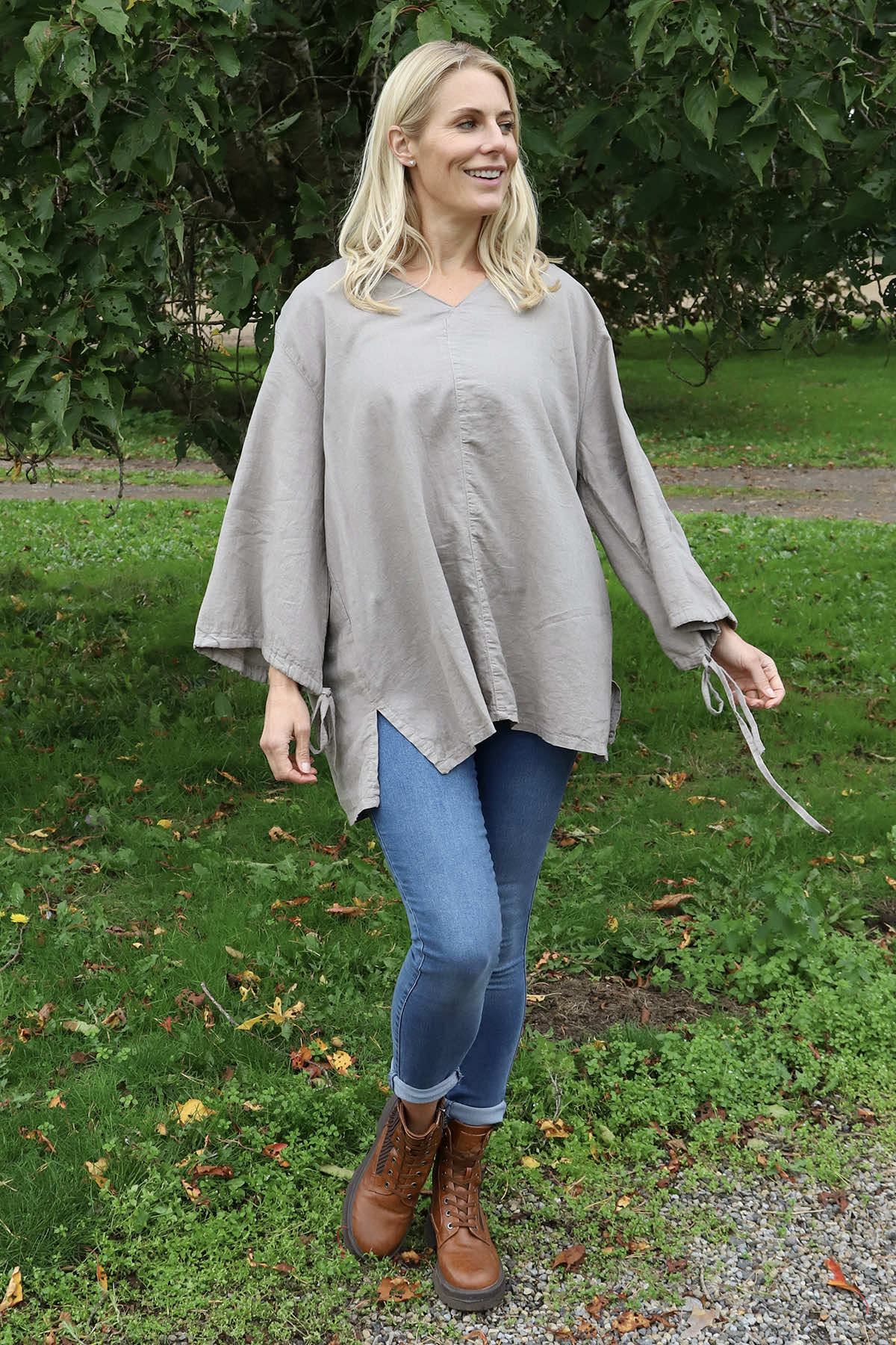 Nulvi V-Neck Linen Top Mocha