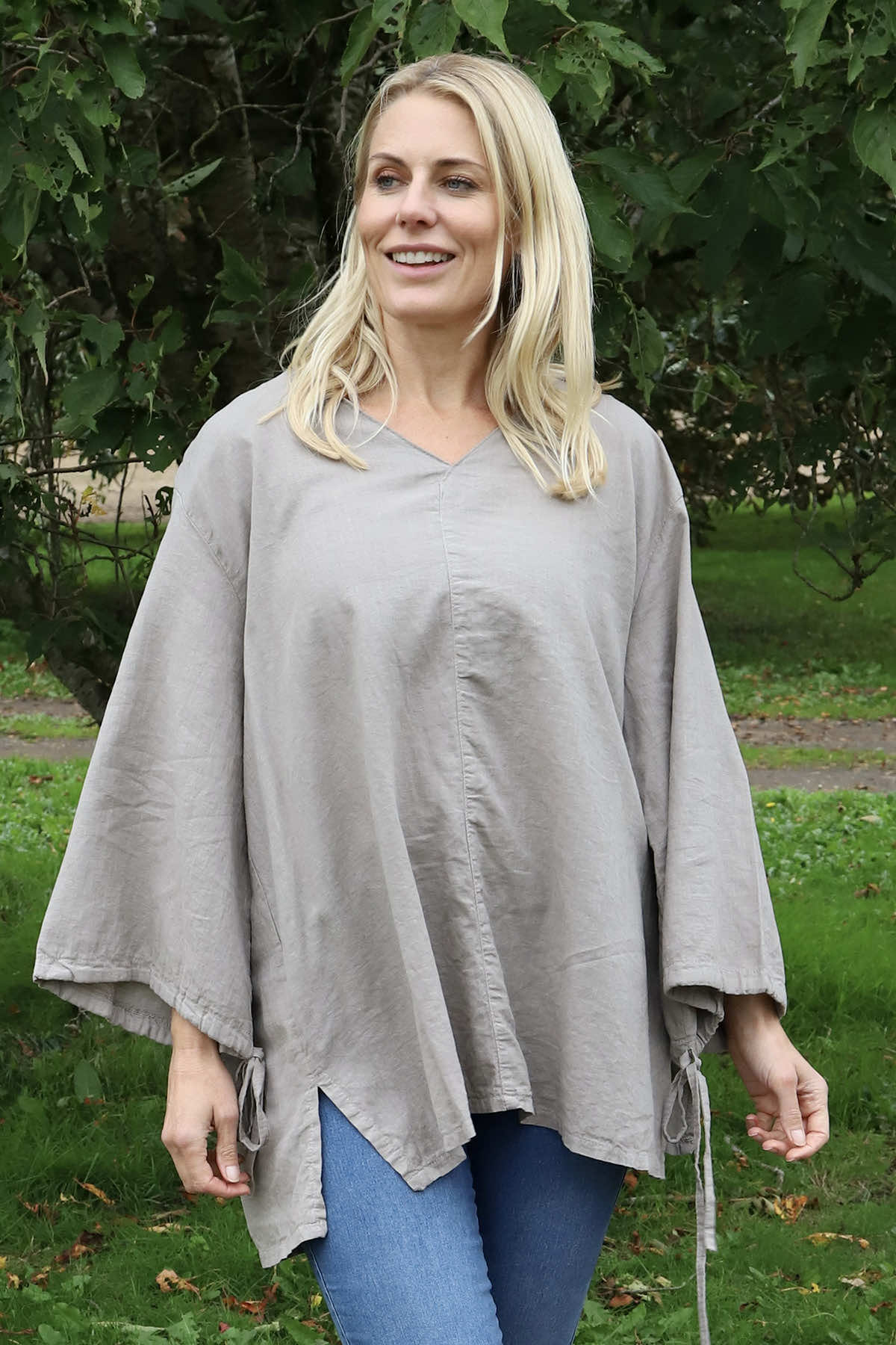 Nulvi V-Neck Linen Top Mocha