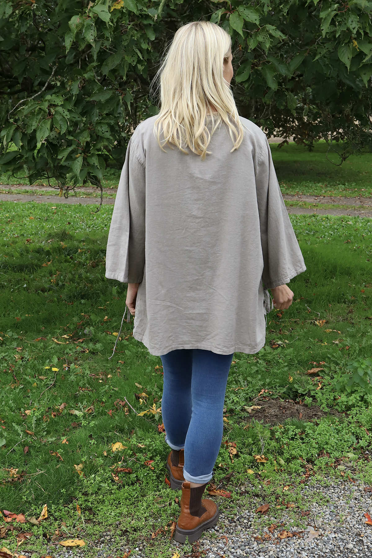 Nulvi V-Neck Linen Top Mocha
