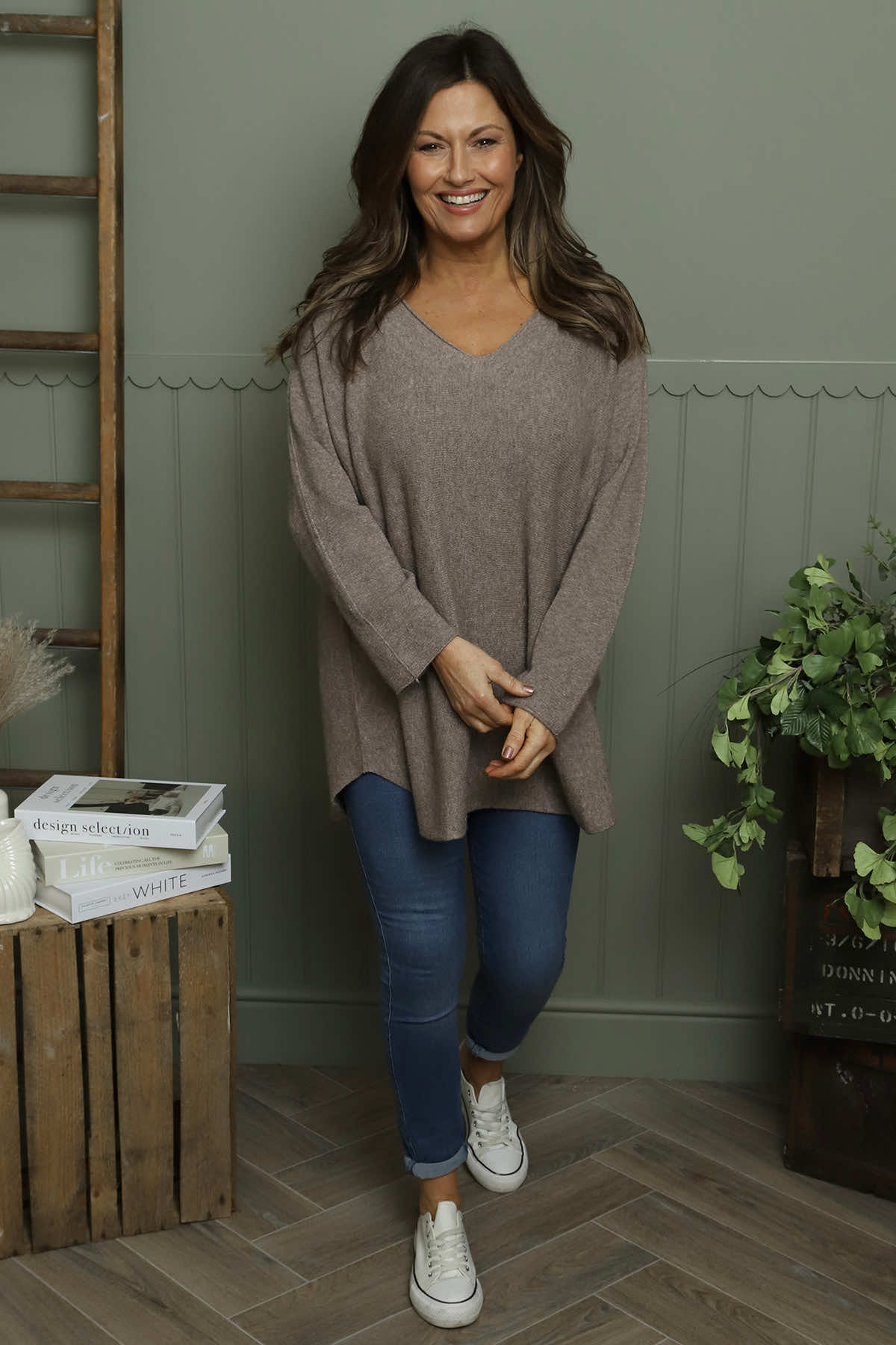 Lynna V-Neck Jumper Mocha