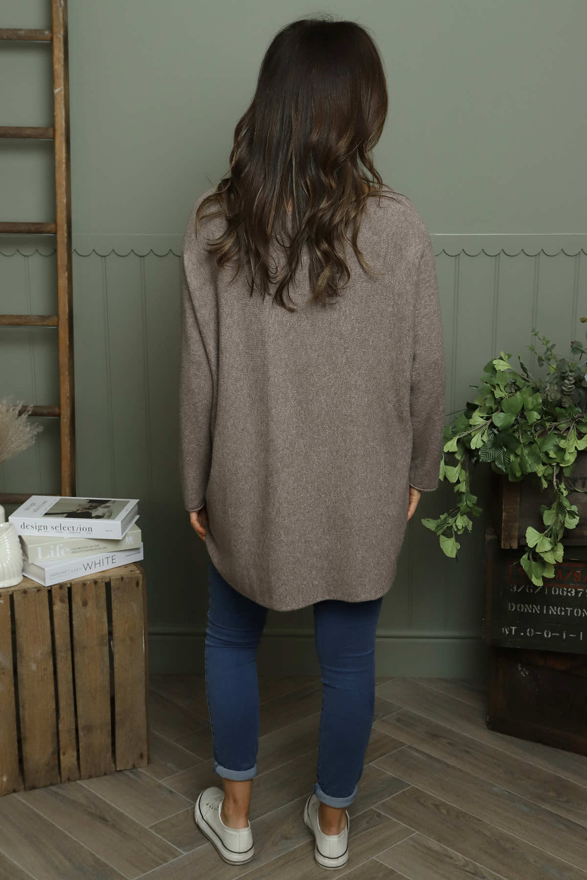 Lynna V-Neck Jumper Mocha