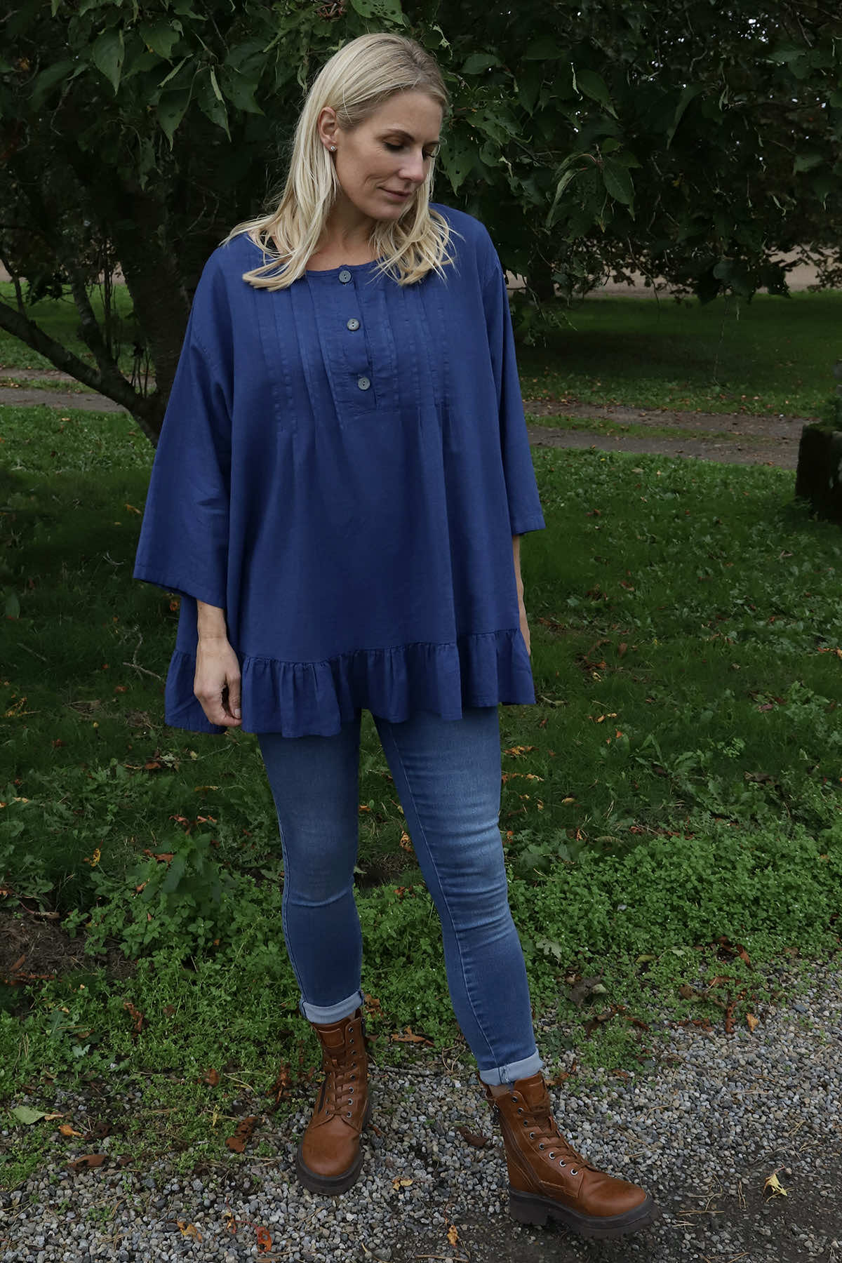 Dawsmere Button Linen Top Royal Blue