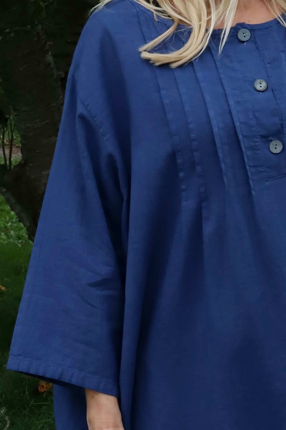 Dawsmere Button Linen Top Royal Blue