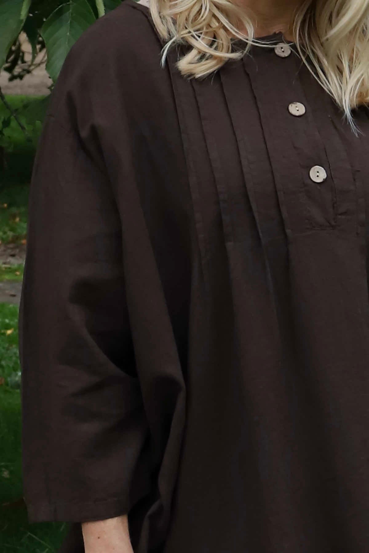 Dawsmere Button Linen Top Cocoa