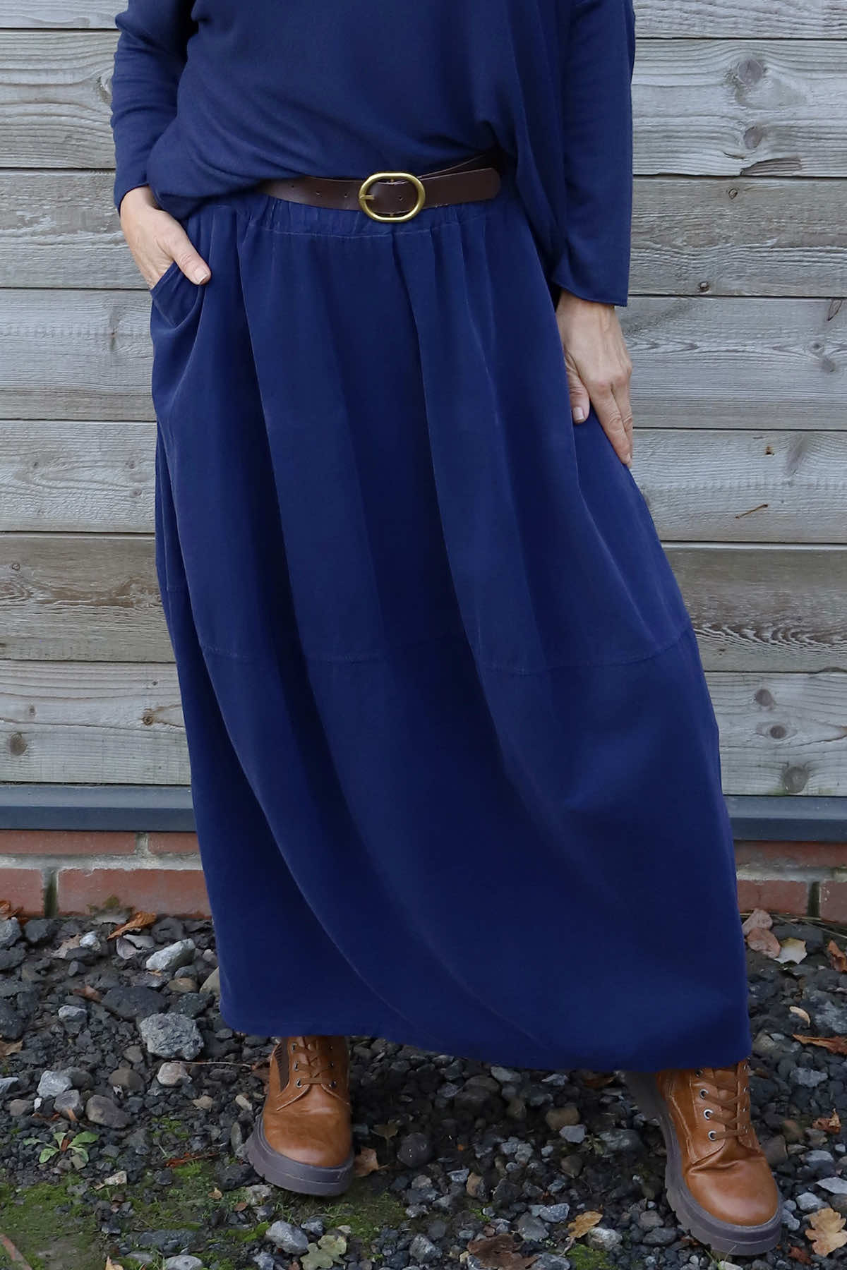 Branwen Belted Needlecord Skirt Navy