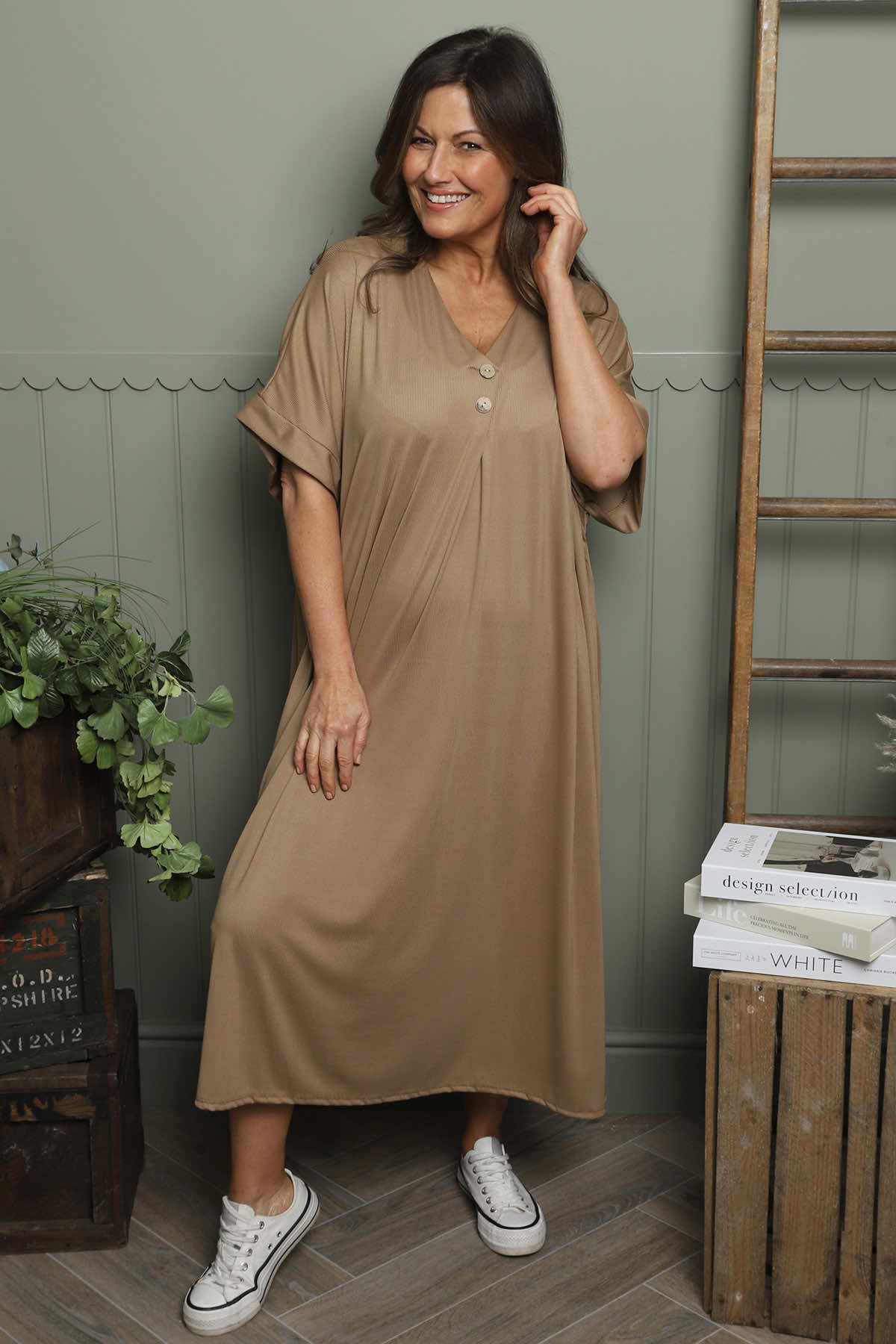 Frieda V-Neck Ribbed Dress Camel
