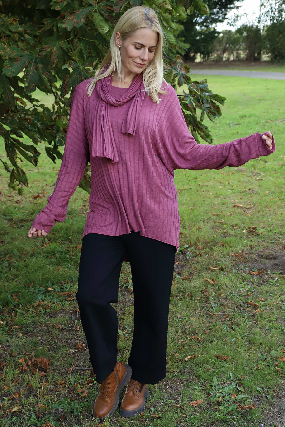 Santana Knitted Scarf Top Grape