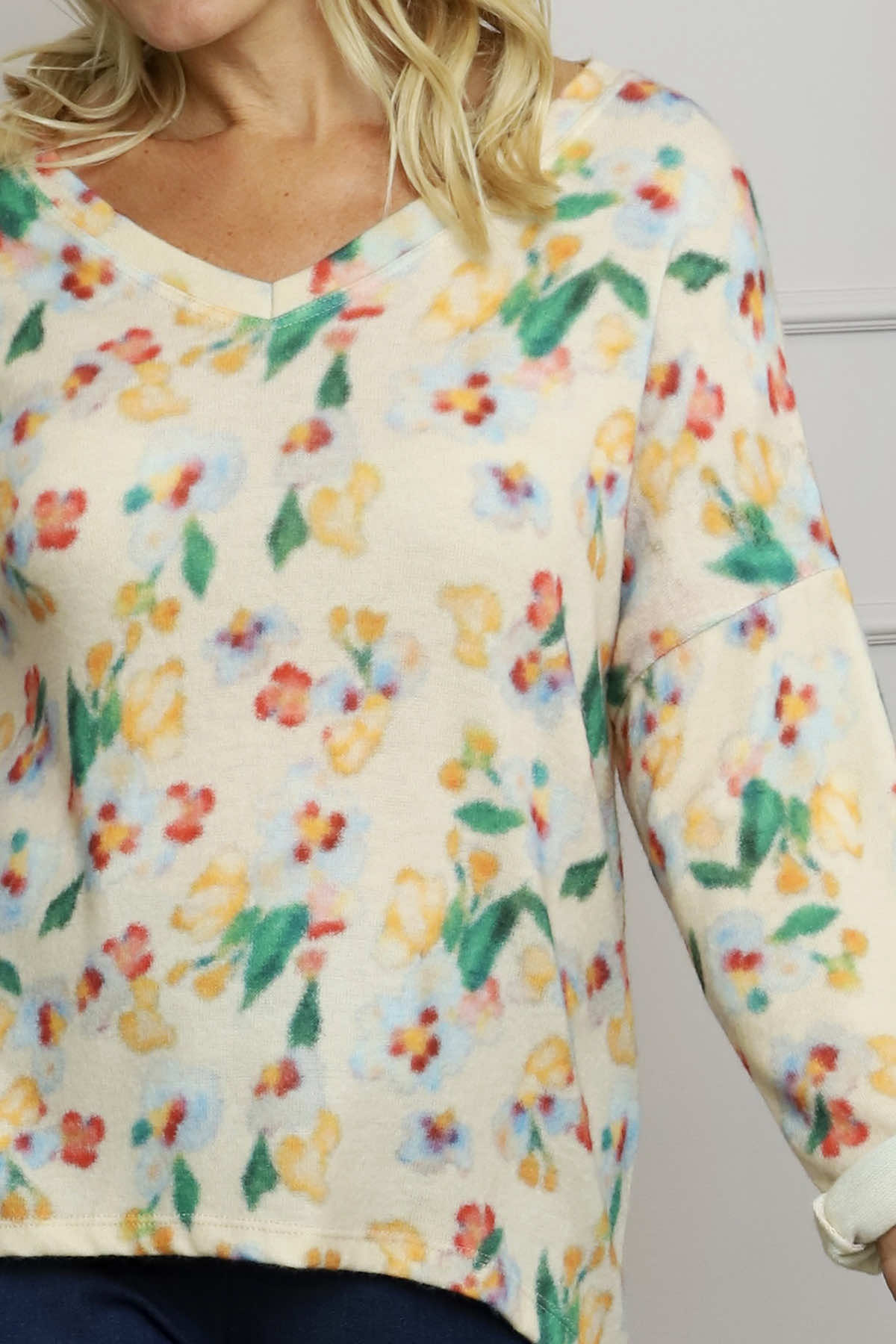 Kirsty Flower V-Neck Knit Top Cream