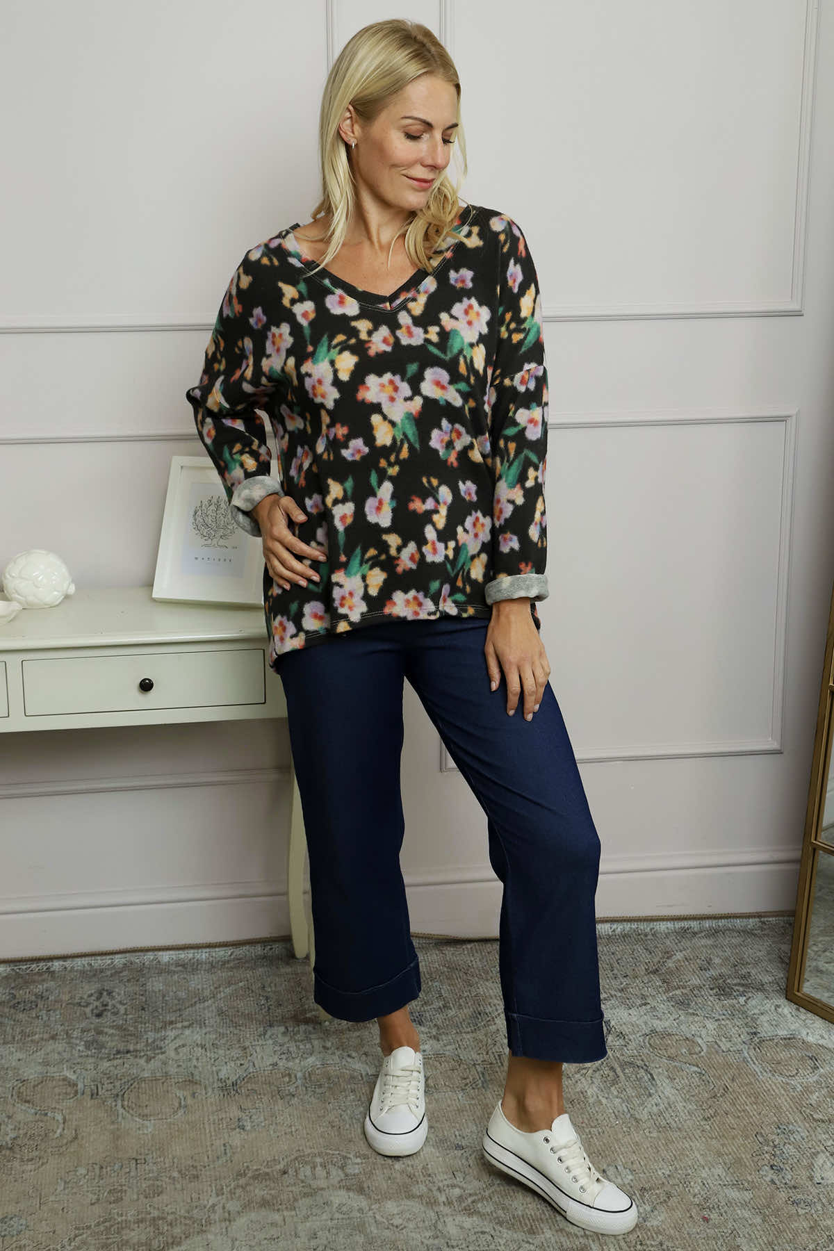 Kirsty Flower V-Neck Knit Top Black