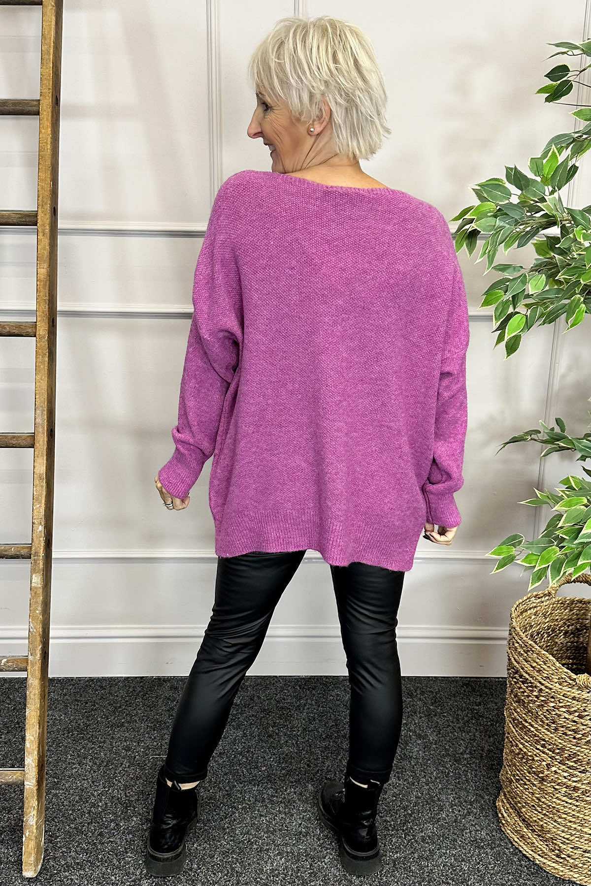 Made In Italy Lavinia Vneck Jumper Made In Italy Kit and Kaboodal