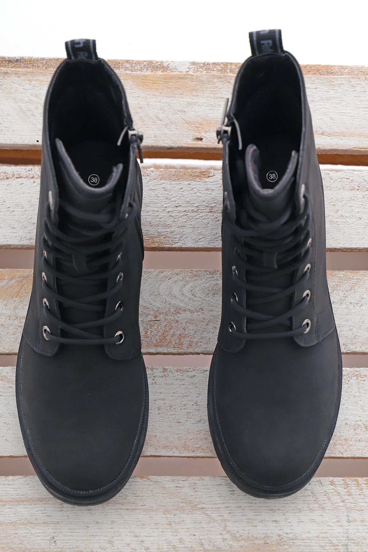 Guaro Boots Black